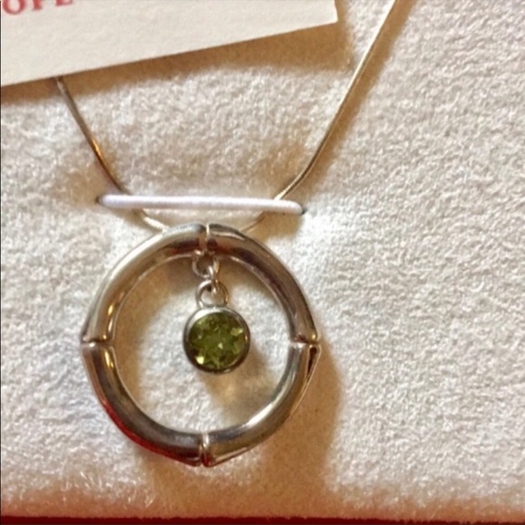 💚Red Envelope Peridot Bamboo Pendant Necklace - Picture 3 of 8
